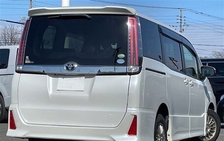 Toyota Noah III, 2020 год, 2 150 000 рублей, 10 фотография