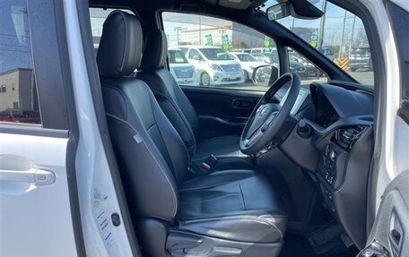 Toyota Noah III, 2020 год, 2 150 000 рублей, 12 фотография