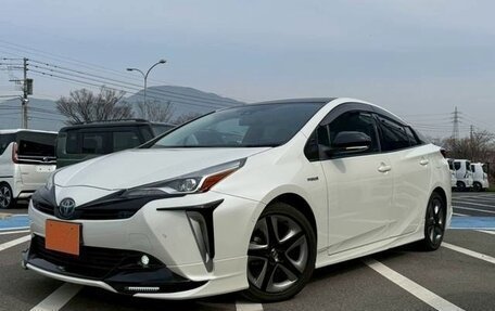 Toyota Prius IV XW50, 2022 год, 1 560 000 рублей, 2 фотография