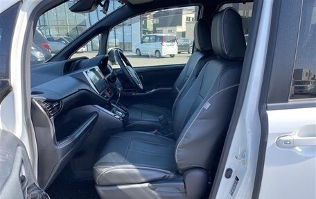 Toyota Noah III, 2020 год, 2 150 000 рублей, 13 фотография