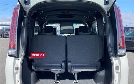 Toyota Noah III, 2020 год, 2 150 000 рублей, 16 фотография