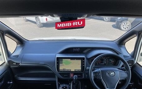 Toyota Noah III, 2020 год, 2 150 000 рублей, 19 фотография