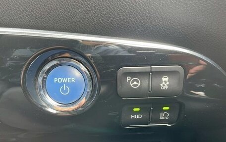 Toyota Prius IV XW50, 2022 год, 1 560 000 рублей, 12 фотография