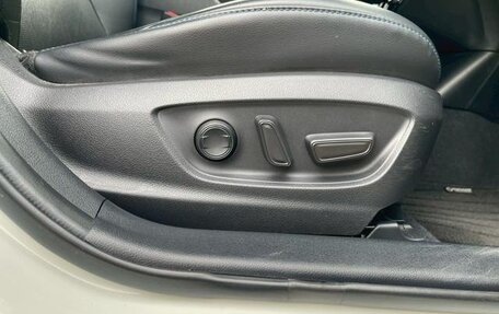 Toyota Prius IV XW50, 2022 год, 1 560 000 рублей, 14 фотография