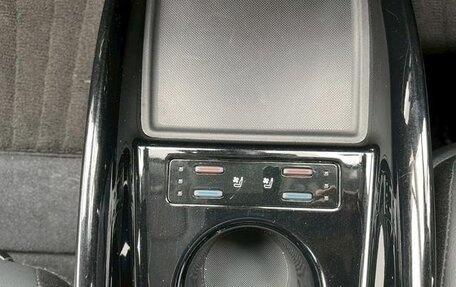 Toyota Prius IV XW50, 2022 год, 1 560 000 рублей, 8 фотография