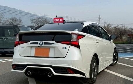 Toyota Prius IV XW50, 2022 год, 1 560 000 рублей, 5 фотография