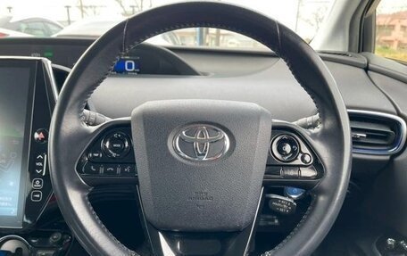 Toyota Prius IV XW50, 2022 год, 1 560 000 рублей, 20 фотография