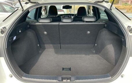 Toyota Prius IV XW50, 2022 год, 1 560 000 рублей, 22 фотография