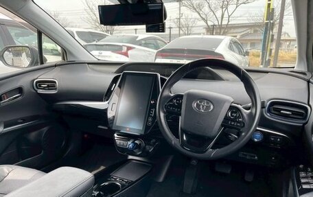 Toyota Prius IV XW50, 2022 год, 1 560 000 рублей, 21 фотография