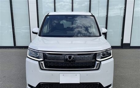 Honda Stepwgn, 2022 год, 2 270 000 рублей, 2 фотография