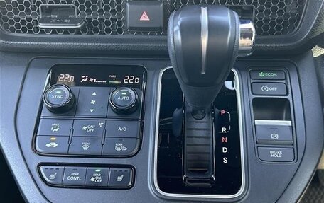 Honda Stepwgn, 2022 год, 2 270 000 рублей, 11 фотография