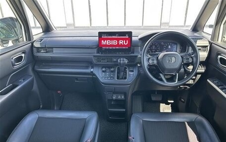 Honda Stepwgn, 2022 год, 2 270 000 рублей, 9 фотография