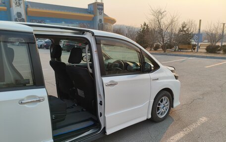 Toyota Voxy III, 2017 год, 2 000 000 рублей, 8 фотография