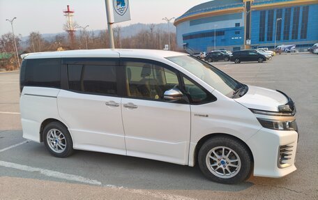 Toyota Voxy III, 2017 год, 2 000 000 рублей, 4 фотография