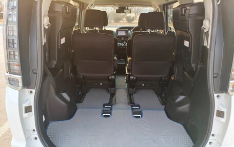 Toyota Voxy III, 2017 год, 2 000 000 рублей, 5 фотография