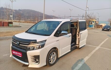 Toyota Voxy III, 2017 год, 2 000 000 рублей, 11 фотография