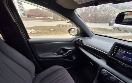 Toyota Yaris, 2020 год, 1 260 000 рублей, 10 фотография