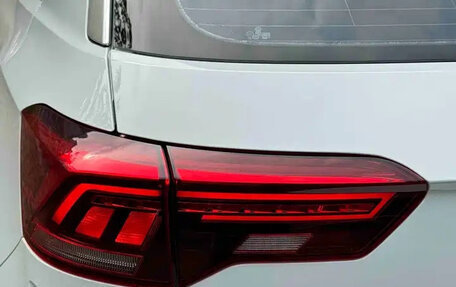 Volkswagen T-Roc I, 2022 год, 1 720 008 рублей, 8 фотография