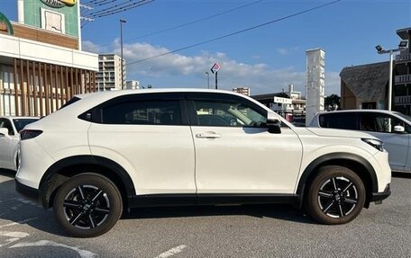 Honda Vezel, 2022 год, 1 865 000 рублей, 3 фотография