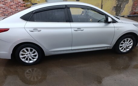 Hyundai Solaris II рестайлинг, 2017 год, 1 300 000 рублей, 5 фотография