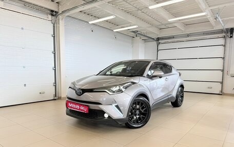 Toyota C-HR I рестайлинг, 2017 год, 1 999 000 рублей, 1 фотография