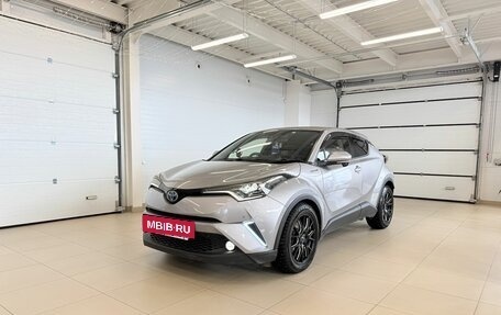 Toyota C-HR I рестайлинг, 2017 год, 1 999 000 рублей, 2 фотография