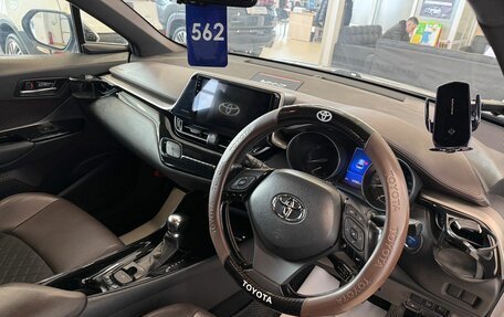 Toyota C-HR I рестайлинг, 2017 год, 1 999 000 рублей, 11 фотография