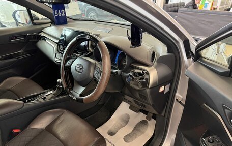 Toyota C-HR I рестайлинг, 2017 год, 1 999 000 рублей, 10 фотография