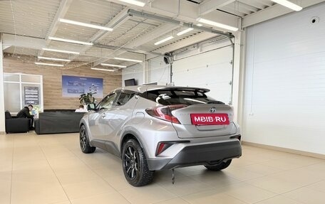 Toyota C-HR I рестайлинг, 2017 год, 1 999 000 рублей, 4 фотография