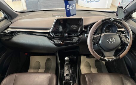 Toyota C-HR I рестайлинг, 2017 год, 1 999 000 рублей, 16 фотография