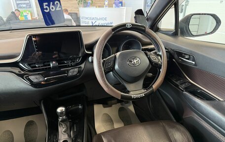 Toyota C-HR I рестайлинг, 2017 год, 1 999 000 рублей, 15 фотография