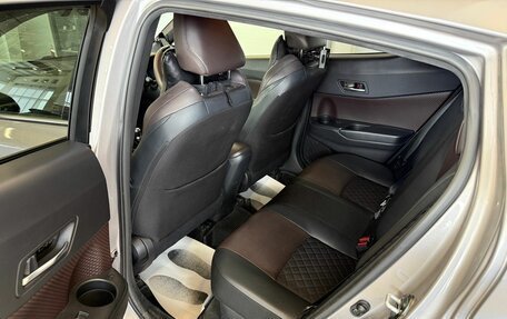 Toyota C-HR I рестайлинг, 2017 год, 1 999 000 рублей, 18 фотография