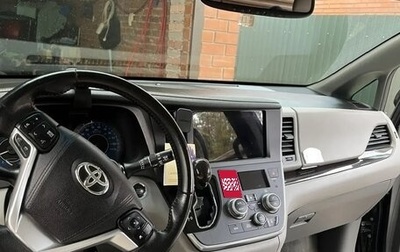 Toyota Sienna III, 2016 год, 2 650 000 рублей, 1 фотография