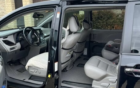 Toyota Sienna III, 2016 год, 2 650 000 рублей, 5 фотография