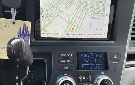 Toyota Sienna III, 2016 год, 2 650 000 рублей, 8 фотография