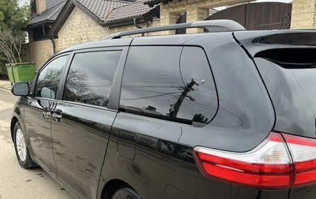 Toyota Sienna III, 2016 год, 2 650 000 рублей, 9 фотография