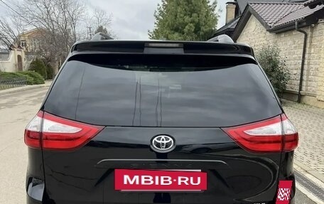 Toyota Sienna III, 2016 год, 2 650 000 рублей, 7 фотография