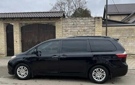 Toyota Sienna III, 2016 год, 2 650 000 рублей, 18 фотография