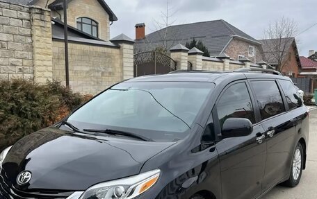 Toyota Sienna III, 2016 год, 2 650 000 рублей, 21 фотография