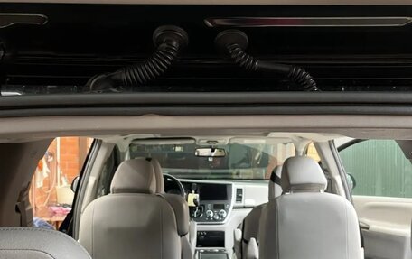 Toyota Sienna III, 2016 год, 2 650 000 рублей, 19 фотография