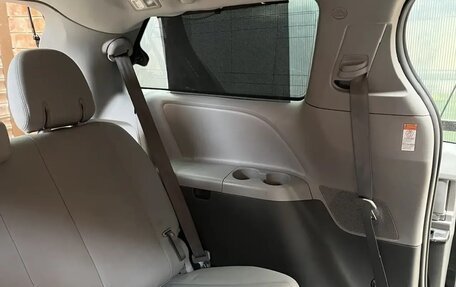 Toyota Sienna III, 2016 год, 2 650 000 рублей, 36 фотография