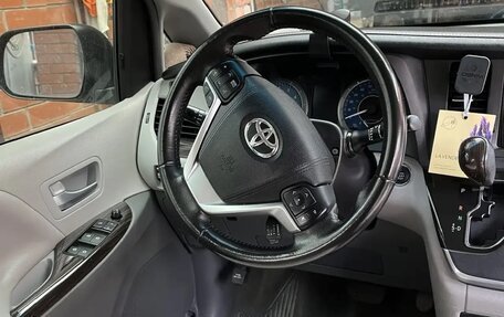Toyota Sienna III, 2016 год, 2 650 000 рублей, 34 фотография