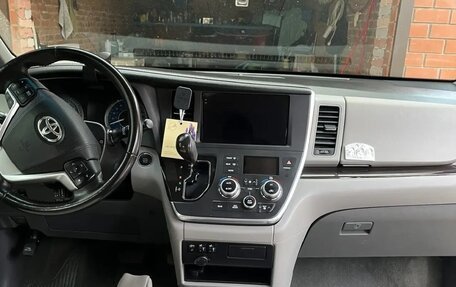 Toyota Sienna III, 2016 год, 2 650 000 рублей, 39 фотография