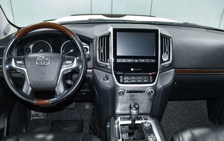 Toyota Land Cruiser 200, 2016 год, 7 499 000 рублей, 12 фотография