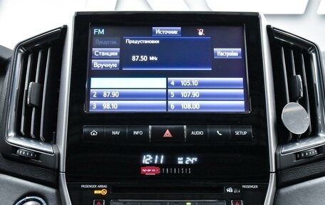 Toyota Land Cruiser 200, 2016 год, 7 499 000 рублей, 16 фотография