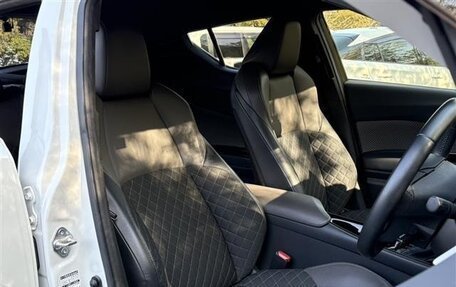 Toyota C-HR I рестайлинг, 2022 год, 1 754 000 рублей, 9 фотография