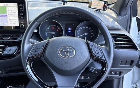 Toyota C-HR I рестайлинг, 2022 год, 1 754 000 рублей, 12 фотография