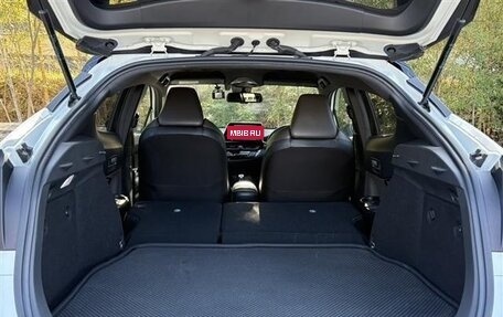 Toyota C-HR I рестайлинг, 2022 год, 1 754 000 рублей, 18 фотография