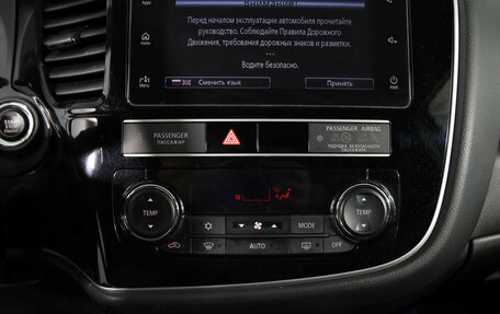 Mitsubishi Outlander III рестайлинг 3, 2019 год, 1 949 000 рублей, 14 фотография