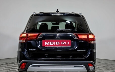 Mitsubishi Outlander III рестайлинг 3, 2019 год, 1 949 000 рублей, 6 фотография